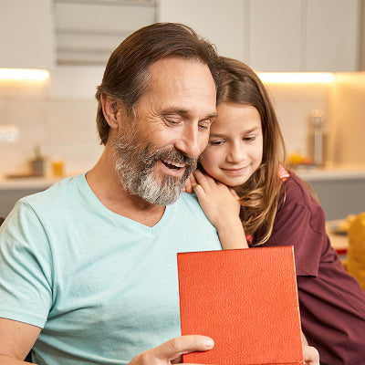 Birthday Card for Dad: Thoughtful Messages to Celebrate His Special Day